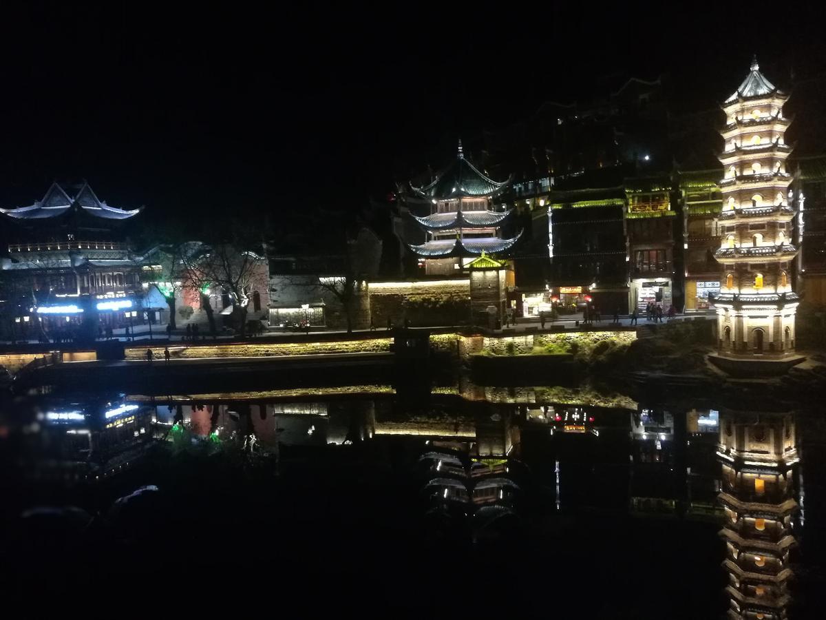沱江缘民宿 鳳凰県 エクステリア 写真
