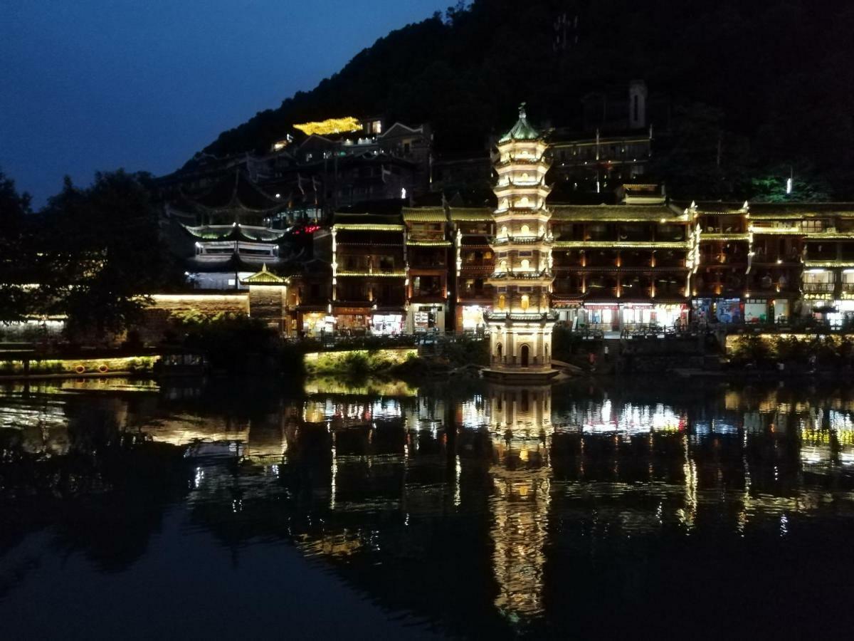 沱江缘民宿 鳳凰県 エクステリア 写真
