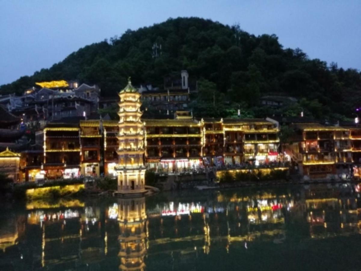 沱江缘民宿 鳳凰県 エクステリア 写真